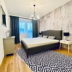 Exclusive Big Garden With Jacuzzi & Private Parking Apartment *