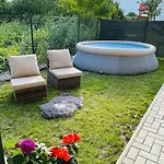 Exclusive Big Garden With Jacuzzi & Private Parking