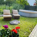 Exclusive Big Garden With Jacuzzi & Private Parking شقة