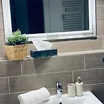 Exclusive Big Garden With Jacuzzi & Private Parking