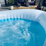 Exclusive Big Garden With Jacuzzi & Private Parking Apartment *
