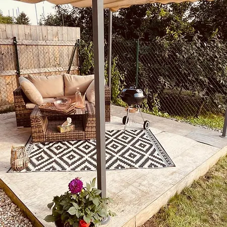 Exclusive Big Garden With Jacuzzi & Private Parking Lägenhet