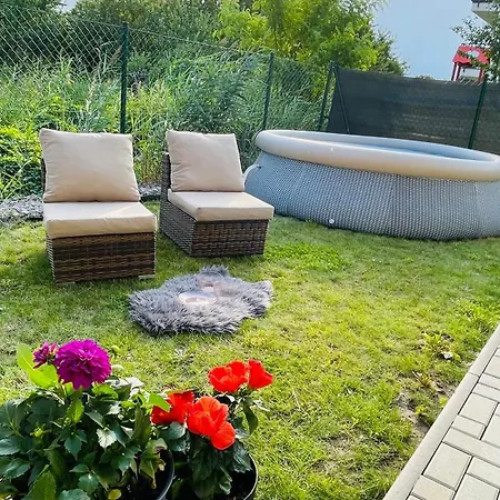 Exclusive Big Garden With Jacuzzi & Private Parking Lägenhet