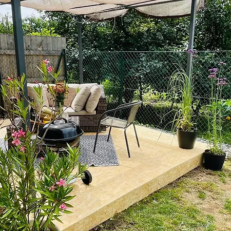 Exclusive Big Apartment Garden With Jacuzzi & Private Parking *