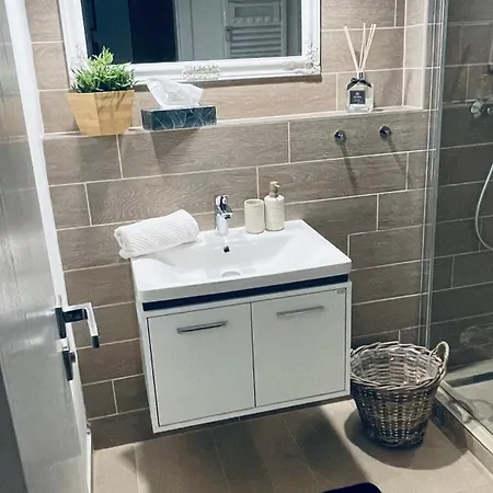 Exclusive Big Garden With Jacuzzi & Private Parking *