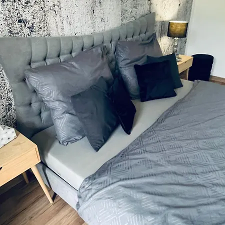 Exclusive Big Apartment Garden With Jacuzzi & Private Parking *