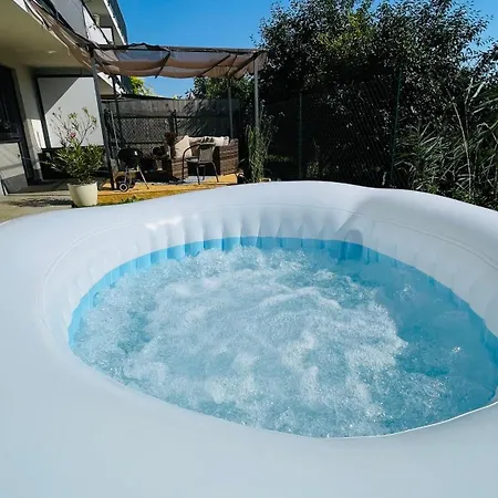 Lägenhet Exclusive Big Garden With Jacuzzi & Private Parking *