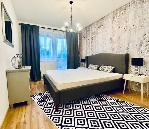 Exclusive Big Garden With Jacuzzi & Private Parking Apartmán *