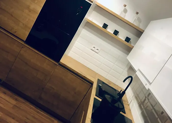 Exclusive Big Garden With Jacuzzi & Private Parking Apartmán