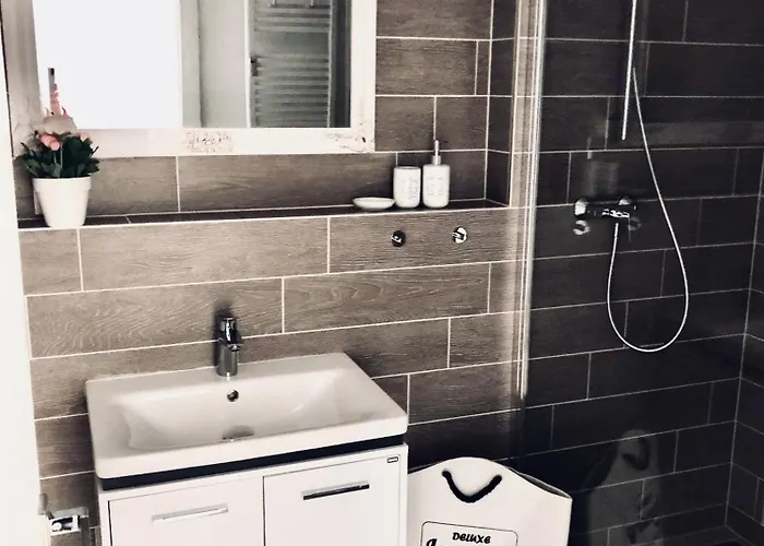 Exclusive Big Garden With Jacuzzi & Private Parking Apartman