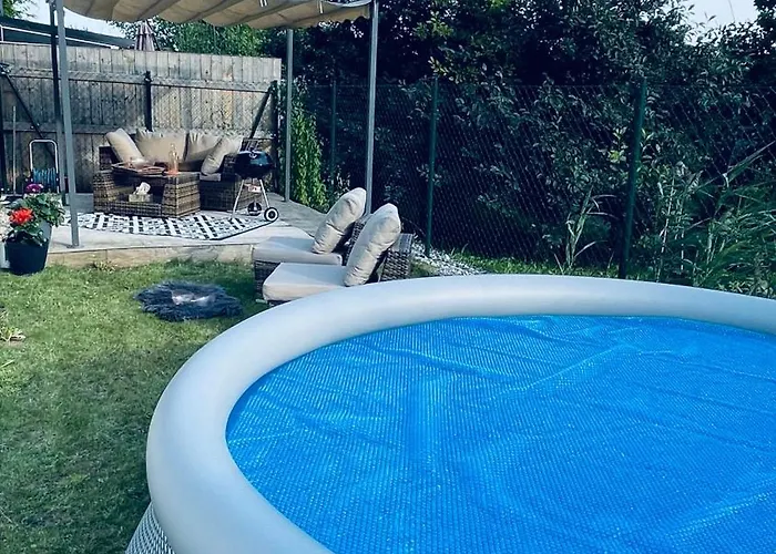 Apartmán Exclusive Big Garden With Jacuzzi & Private Parking