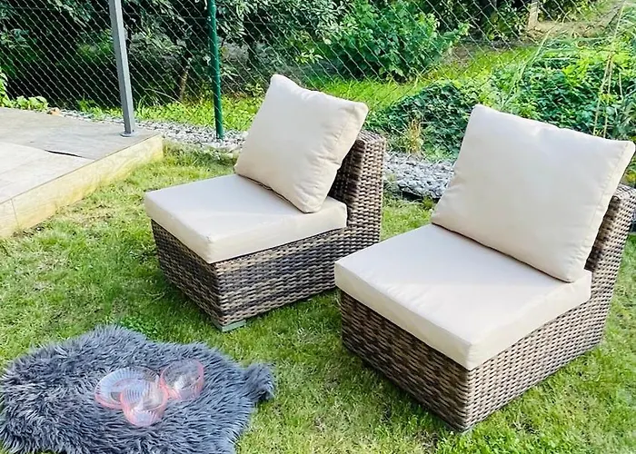 Apartmán Exclusive Big Garden With Jacuzzi & Private Parking