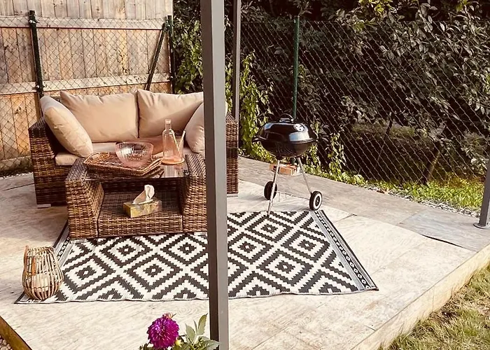 Exclusive Big Garden With Jacuzzi & Private Parking Apartmán