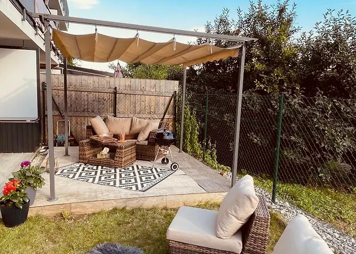 Apartmán Exclusive Big Garden With Jacuzzi & Private Parking