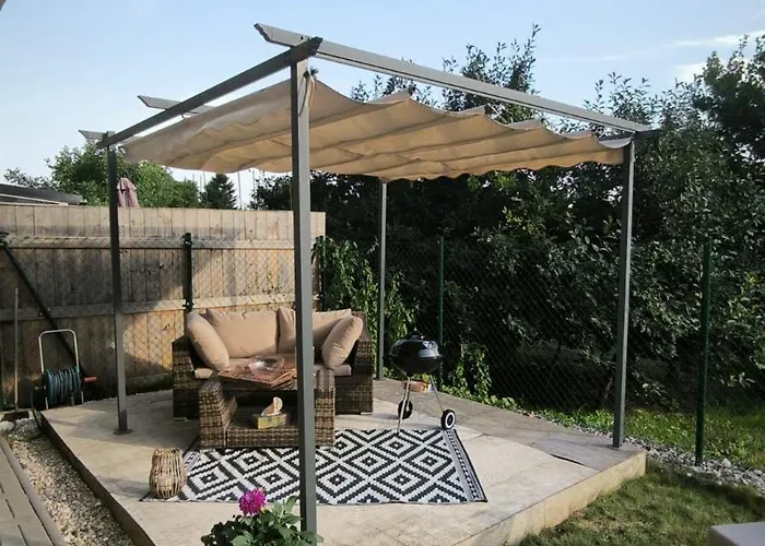 Exclusive Big Garden With Jacuzzi & Private Parking Apartman Nagyszombat