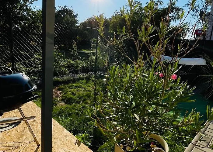 Exclusive Big Garden With Jacuzzi & Private Parking Apartmán *