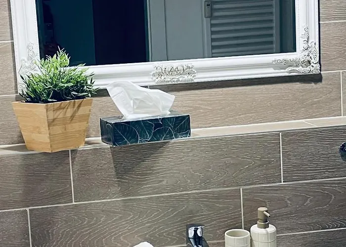 Exclusive Big Garden With Jacuzzi & Private Parking