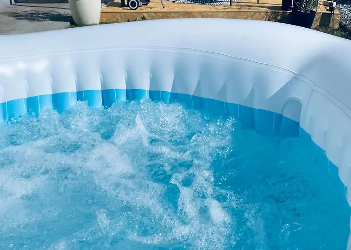 Exclusive Big Garden With Jacuzzi & Private Parking Apartman *