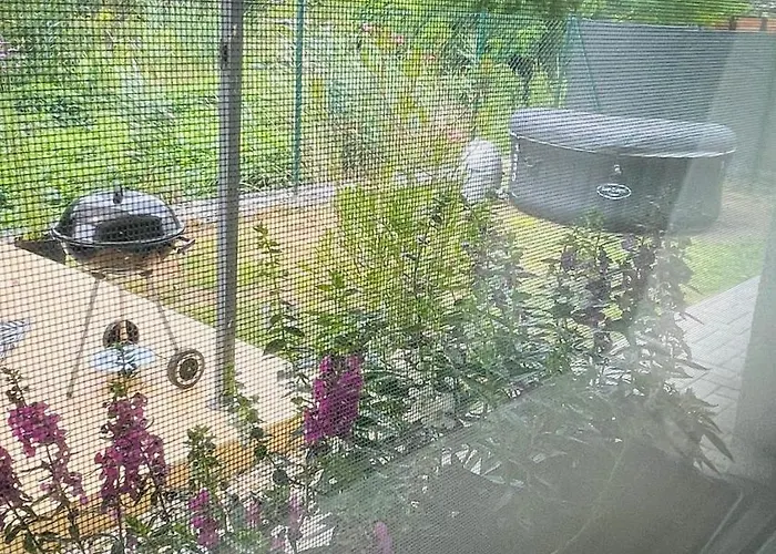 Apartman Exclusive Big Garden With Jacuzzi & Private Parking Nagyszombat