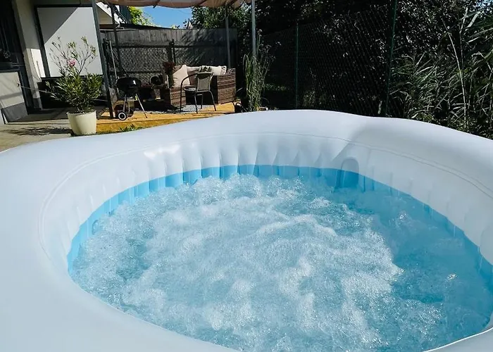 Apartmán Exclusive Big Garden With Jacuzzi & Private Parking *